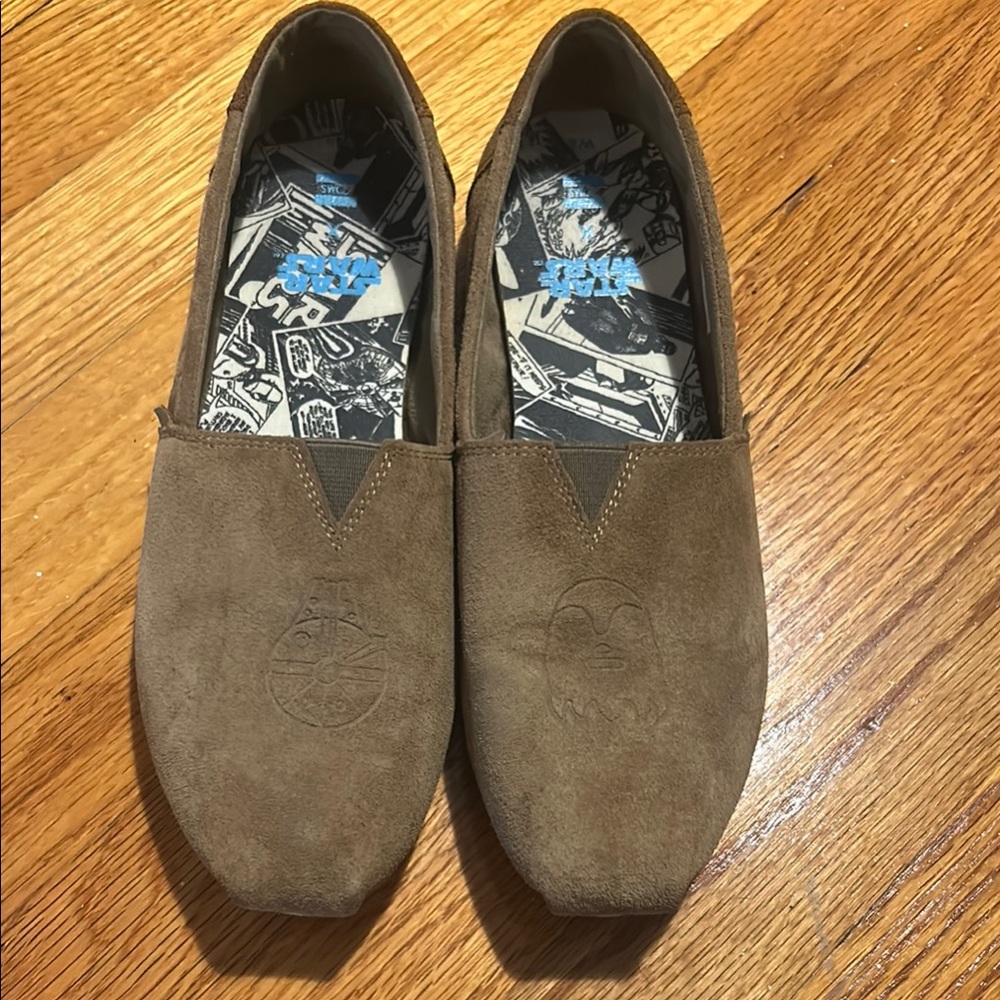 Women’s Toms Star Wars suede shoes  Tan Size 8 like new